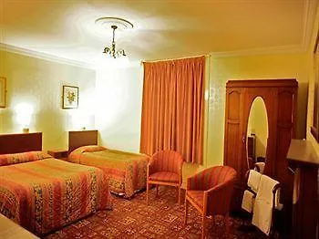 Averon Guest House Эдинбург 3*,