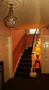Averon Guest House Эдинбург 3*,